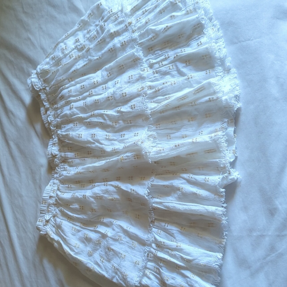 Vineyard Vines White Tiered Mini Skirt with Gold Accent
